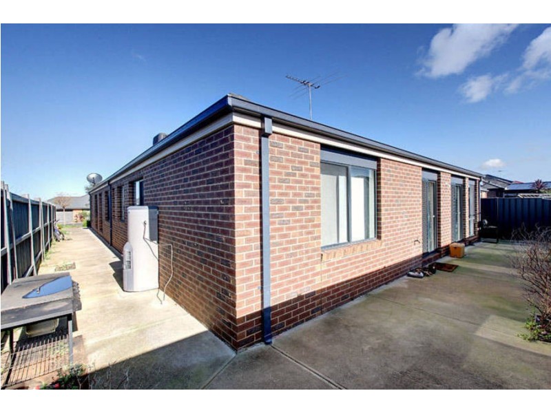 12 Dobell Crescent, Caroline Springs VIC 3023