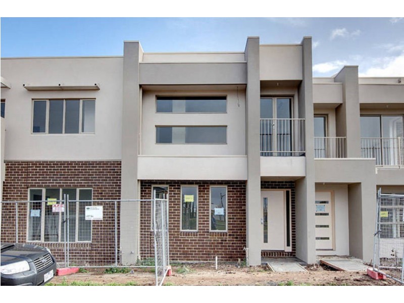 2/27 Landcox Way, Caroline Springs VIC 3023