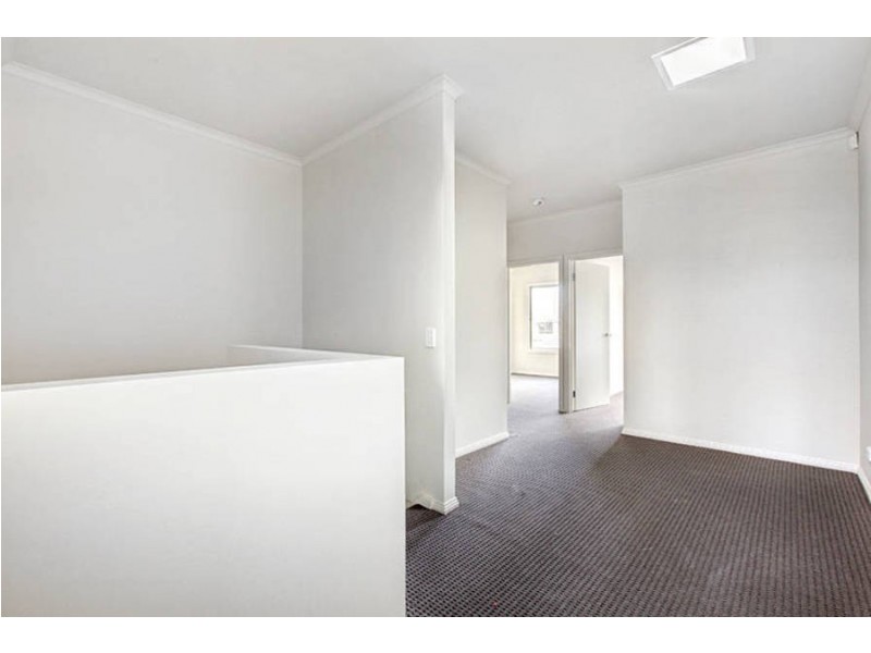 2/27 Landcox Way, Caroline Springs VIC 3023