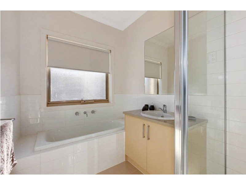 5/30 Cranwell Square, Caroline Springs VIC 3023
