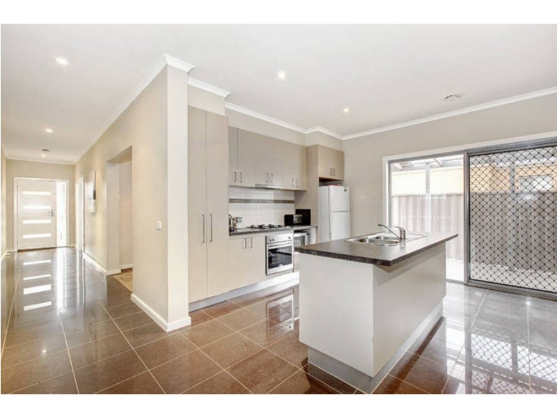 9 Hascombe Drive, Caroline Springs VIC 3023