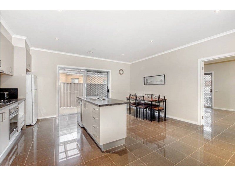 9 Hascombe Drive, Caroline Springs VIC 3023