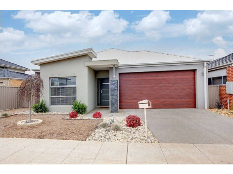 9 Hascombe Drive, Caroline Springs VIC 3023