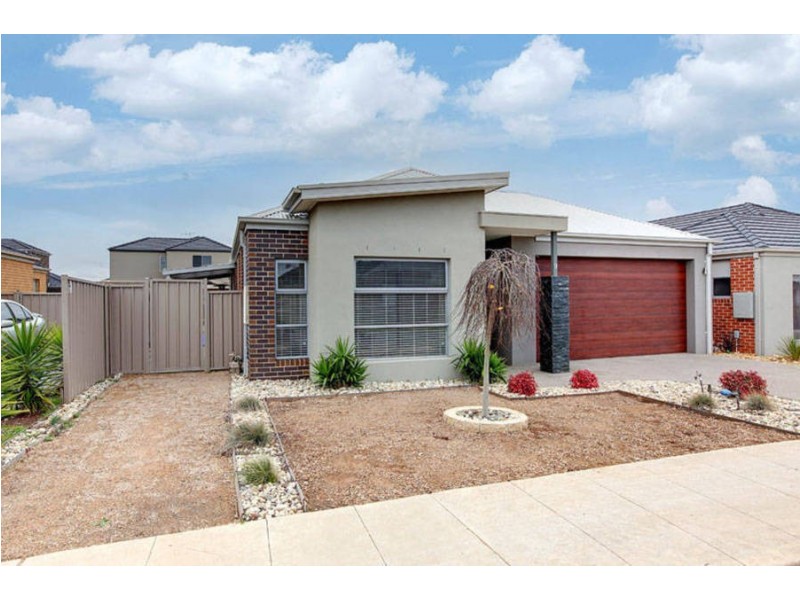 9 Hascombe Drive, Caroline Springs VIC 3023