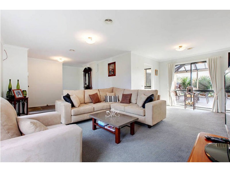 7 Strutt Place, Caroline Springs VIC 3023