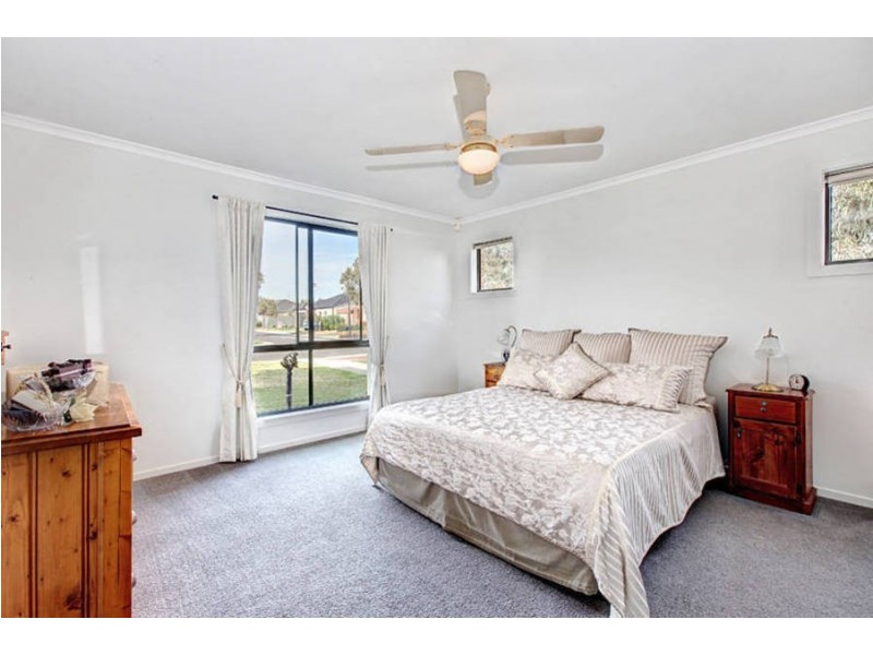 7 Strutt Place, Caroline Springs VIC 3023