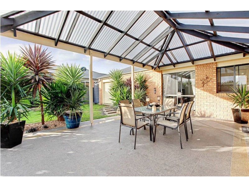 7 Strutt Place, Caroline Springs VIC 3023