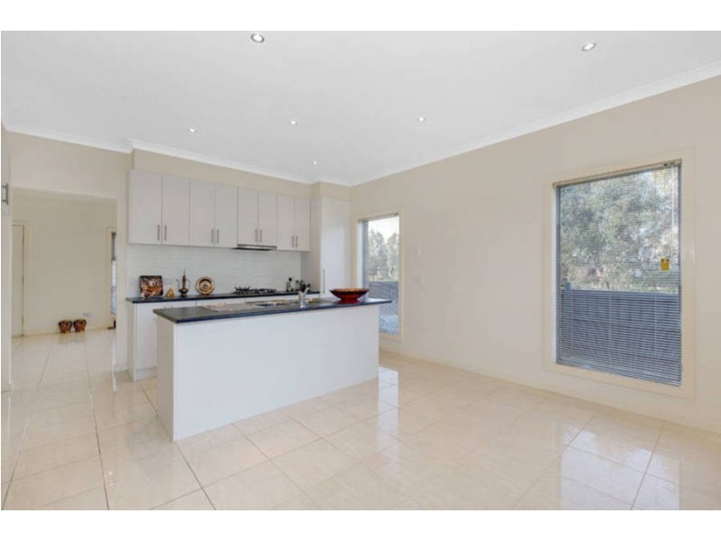 7/1 Dargi Greeen, Caroline Springs VIC 3023