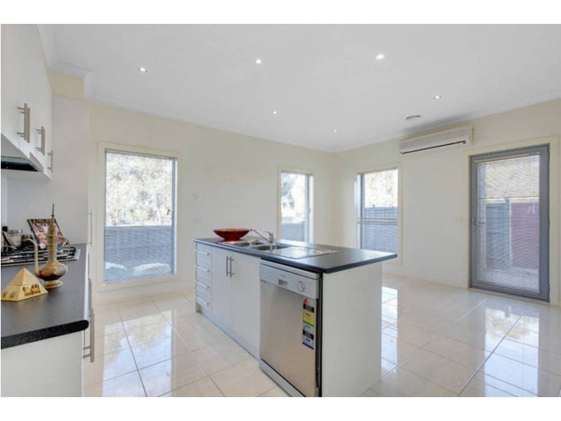 7/1 Dargi Greeen, Caroline Springs VIC 3023