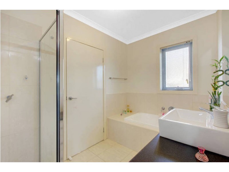 7/1 Dargi Greeen, Caroline Springs VIC 3023