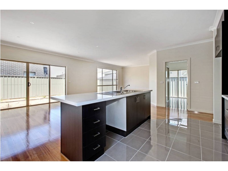 39 Arroyo Place, Caroline Springs VIC 3023