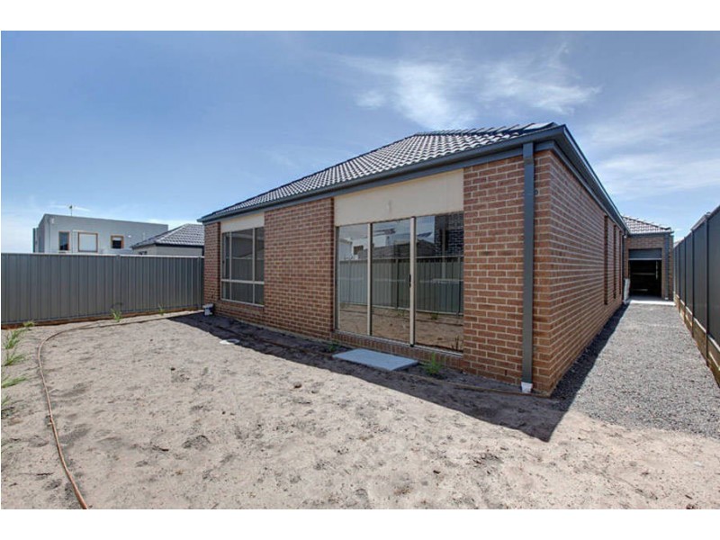 39 Arroyo Place, Caroline Springs VIC 3023