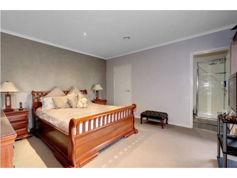 52 Barringo Way, Caroline Springs VIC 3023