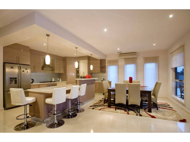 25 The Avenue, Caroline Springs VIC 3023