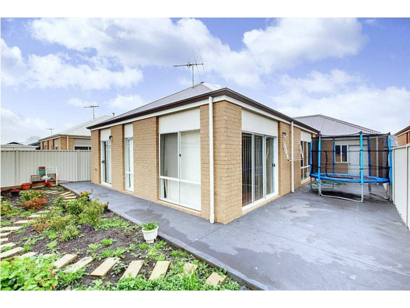 7 Condamine Terrace, Caroline Springs VIC 3023