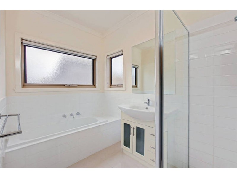 4 Cranwell Square, Caroline Springs VIC 3023
