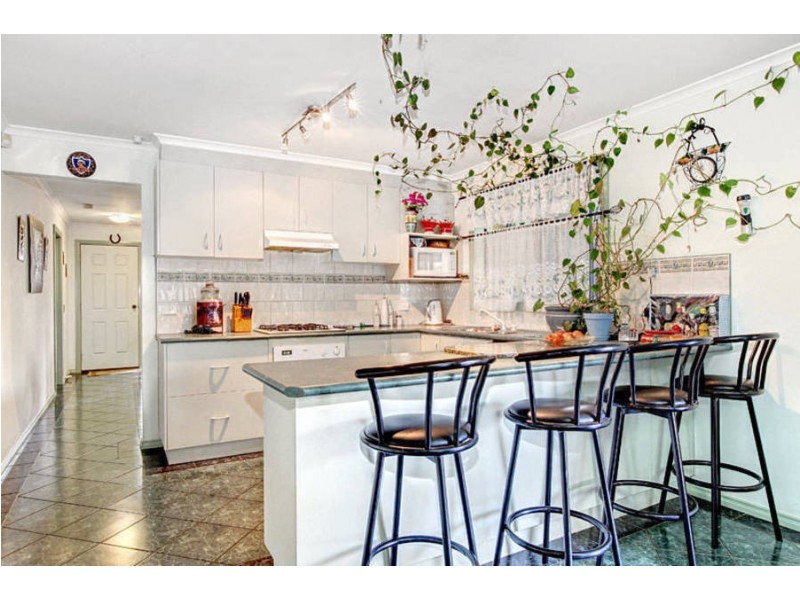 5 Cuthbert Place, Burnside VIC 3023