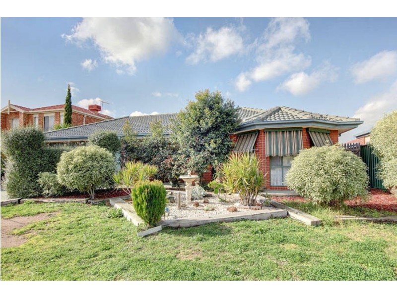 5 Cuthbert Place, Burnside VIC 3023