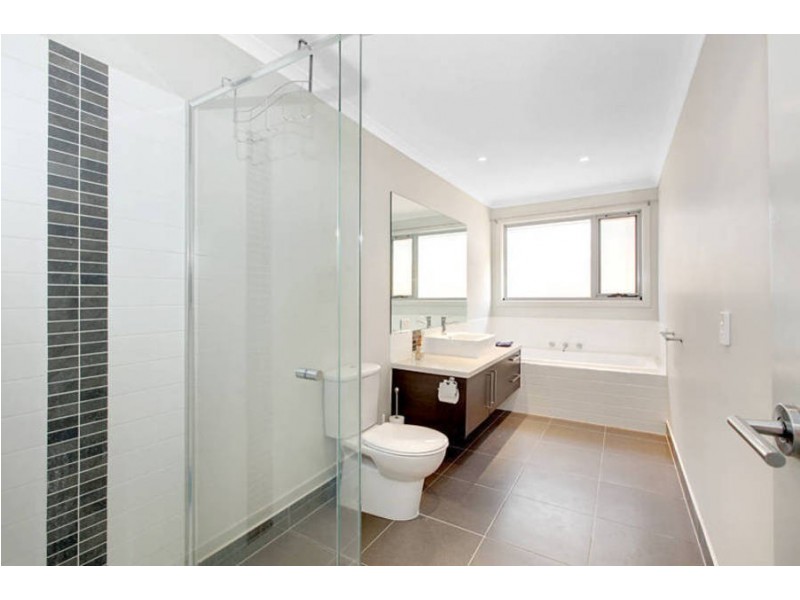 7 Worthwent Lane, Caroline Springs VIC 3023