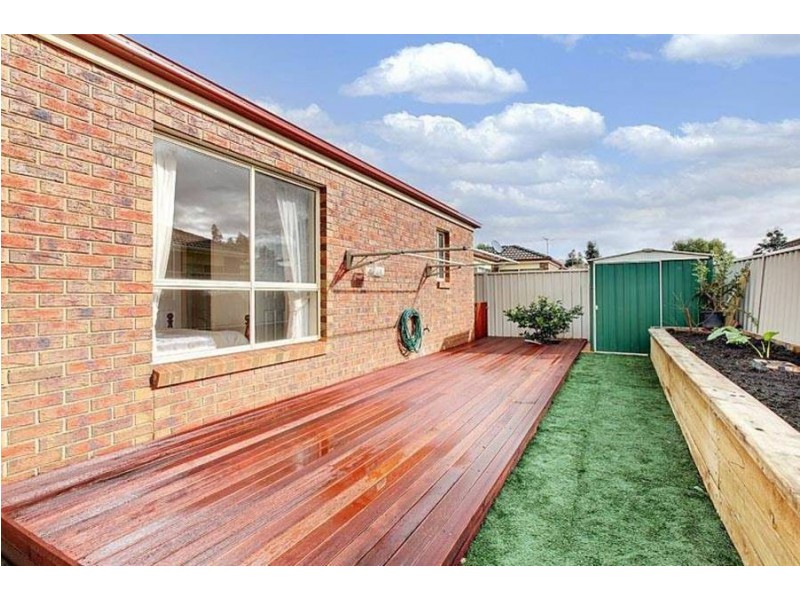 8 Innes Place, Caroline Springs VIC 3023