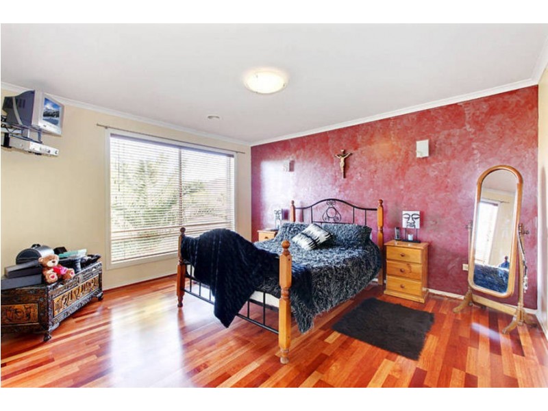 16 Wavertree Avenue, Caroline Springs VIC 3023