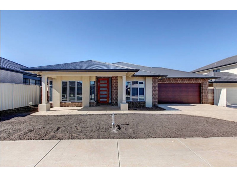 61 Lawson Way, Caroline Springs VIC 3023