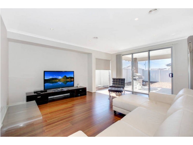 61 Lawson Way, Caroline Springs VIC 3023