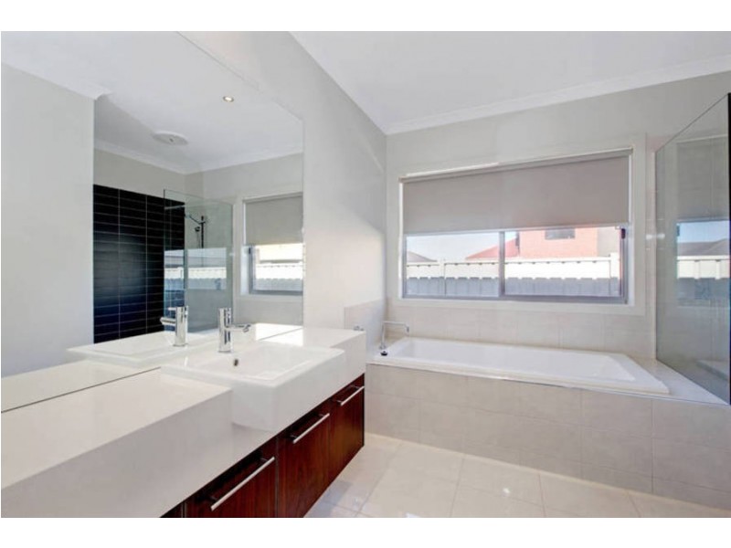 61 Lawson Way, Caroline Springs VIC 3023