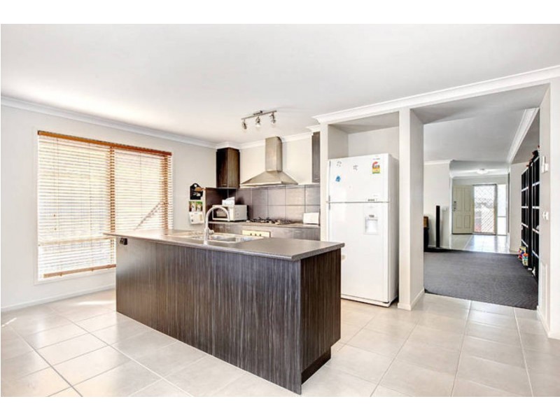 52 Olsen Retreat, Caroline Springs VIC 3023