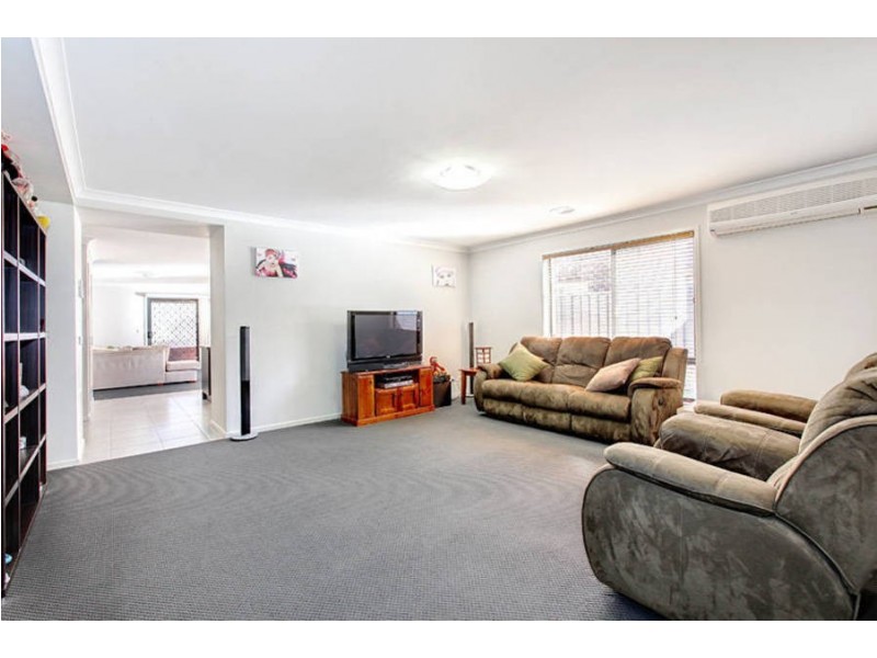 52 Olsen Retreat, Caroline Springs VIC 3023