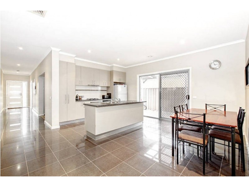 9 Hascombe Drive, Caroline Springs VIC 3023