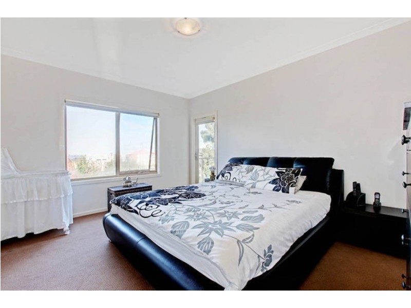 5/30 Cranwell Square, Caroline Springs VIC 3023