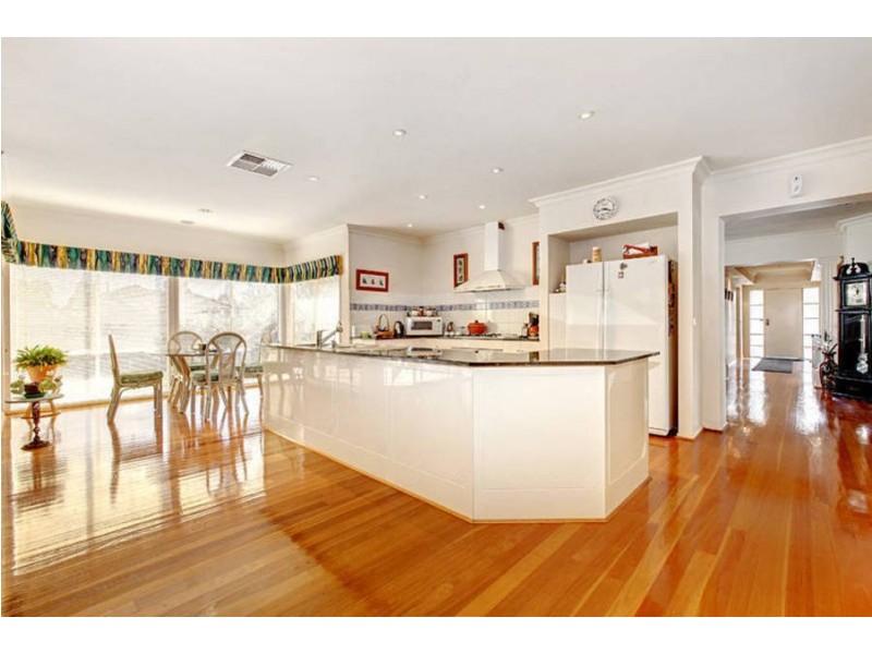 24 Sharrock Close, Caroline Springs VIC 3023