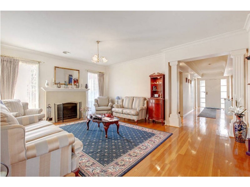 24 Sharrock Close, Caroline Springs VIC 3023