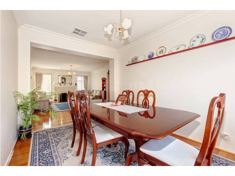 24 Sharrock Close, Caroline Springs VIC 3023