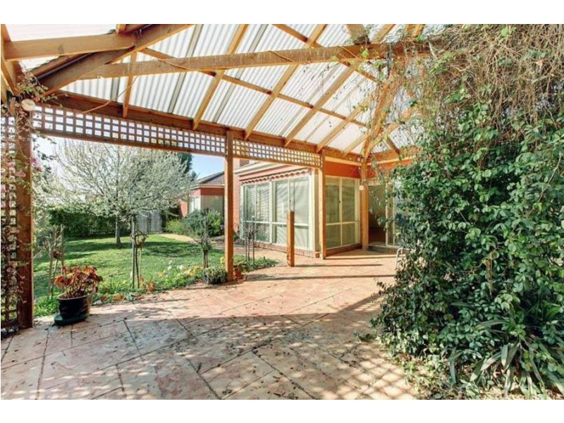 24 Sharrock Close, Caroline Springs VIC 3023