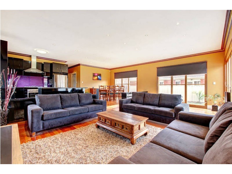 6 Lake Eyre Place, Caroline Springs VIC 3023