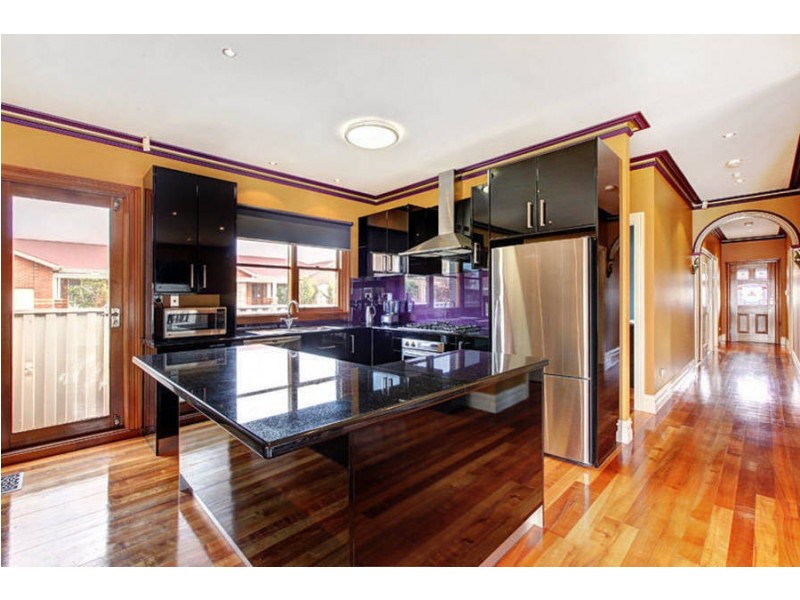 6 Lake Eyre Place, Caroline Springs VIC 3023