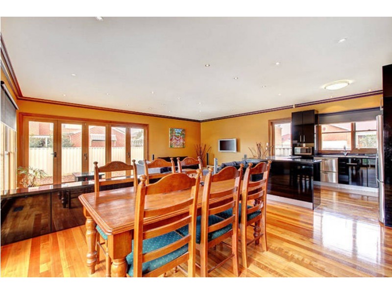 6 Lake Eyre Place, Caroline Springs VIC 3023