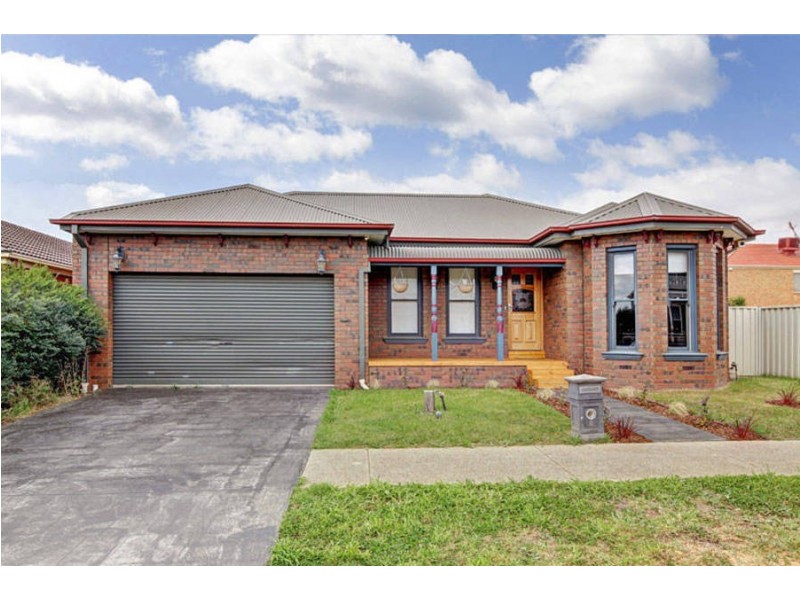 6 Lake Eyre Place, Caroline Springs VIC 3023