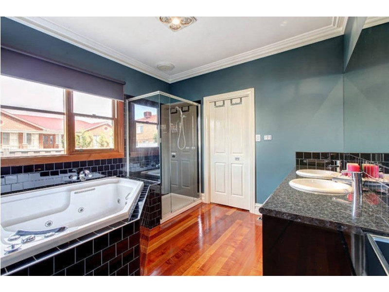 6 Lake Eyre Place, Caroline Springs VIC 3023