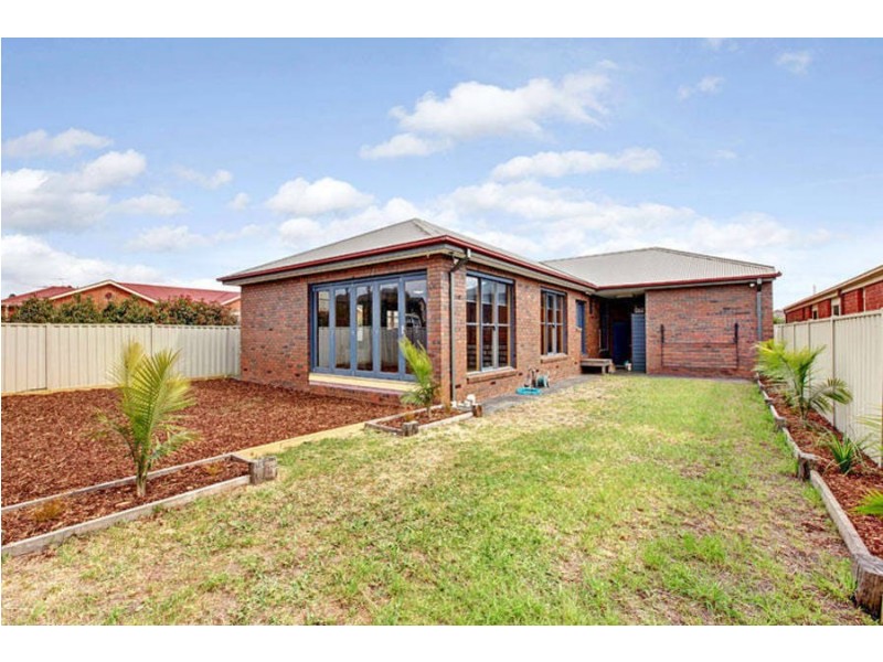 6 Lake Eyre Place, Caroline Springs VIC 3023