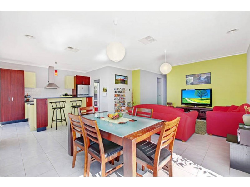 47 Dobell Crescent, Caroline Springs VIC 3023