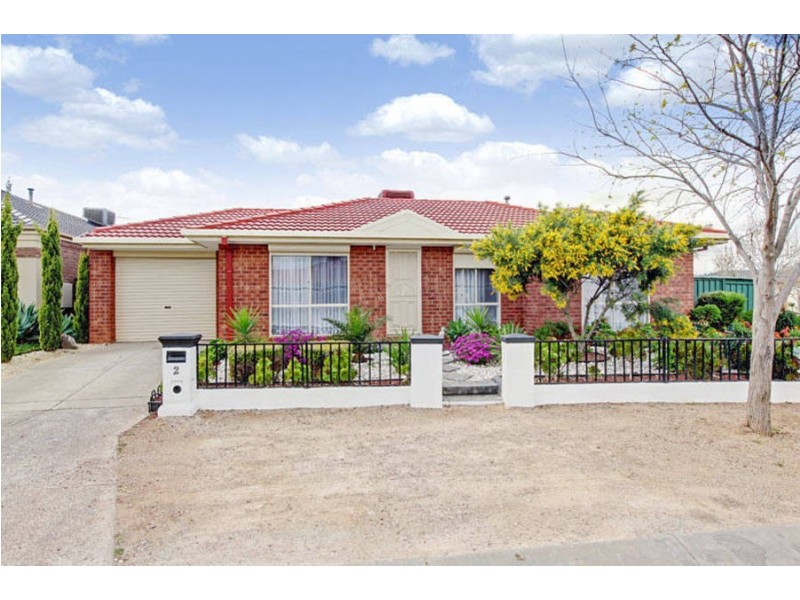 2 Strickland Crescent, Burnside VIC 3023