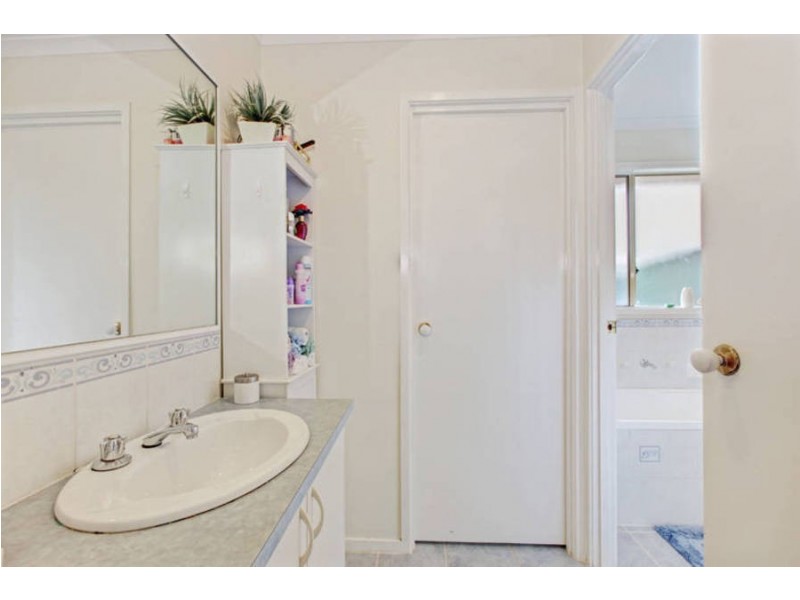 2 Strickland Crescent, Burnside VIC 3023