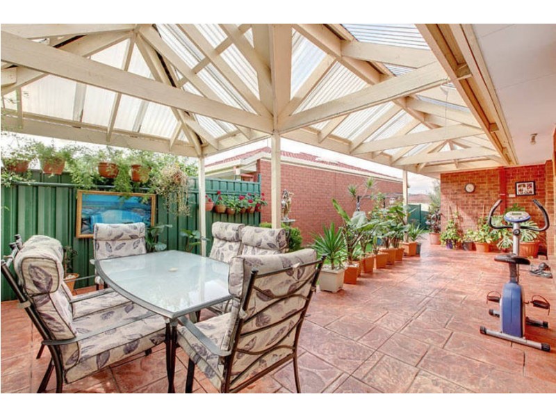 2 Strickland Crescent, Burnside VIC 3023