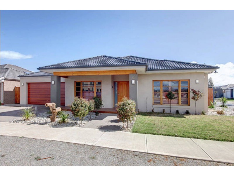 72 Lawson Way, Caroline Springs VIC 3023