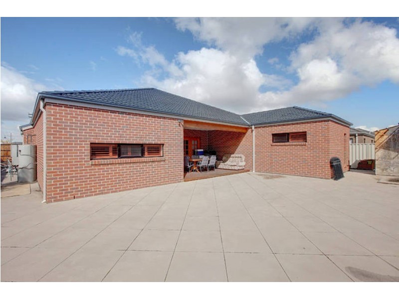72 Lawson Way, Caroline Springs VIC 3023