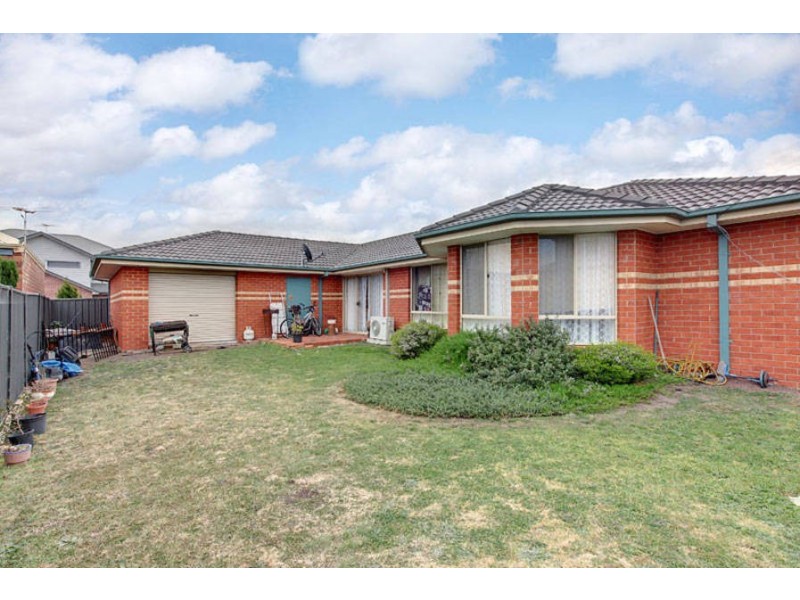45 Dobell Crescent, Caroline Springs VIC 3023