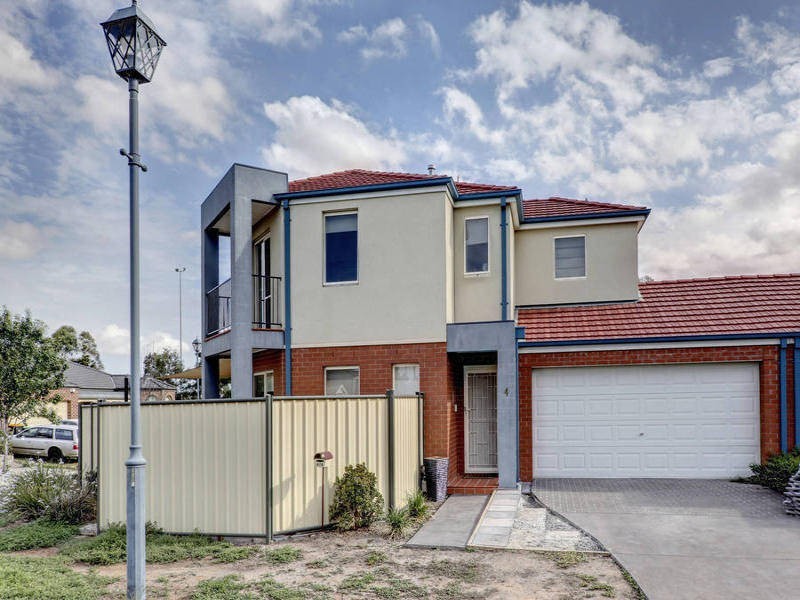 4/4 Landers Court, Caroline Springs VIC 3023